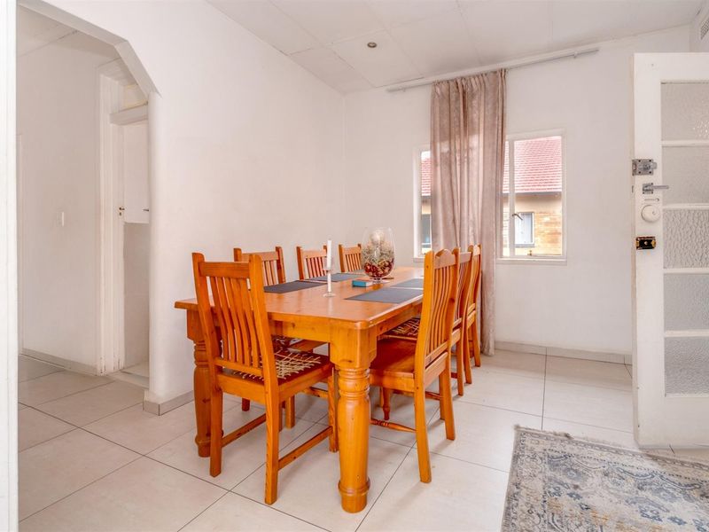 Spacious Apartment For Sale in Cyrildene, Johannesburg - Photo 5