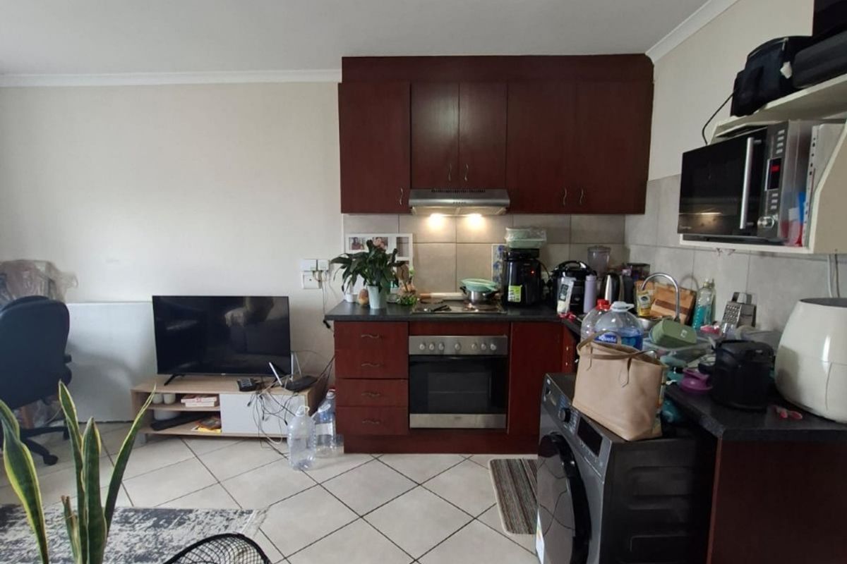Modern 2 Bedroom Apartment in Popular Buhrein Estate - Photo 2