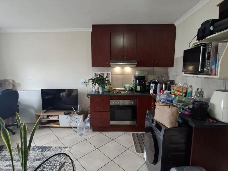 Modern 2 Bedroom Apartment in Popular Buhrein Estate - Photo 2