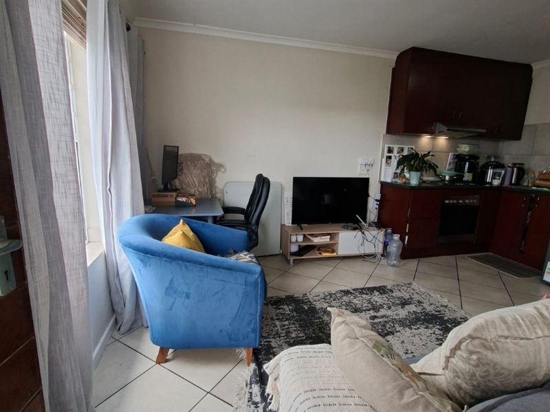 Modern 2 Bedroom Apartment in Popular Buhrein Estate - Photo 5