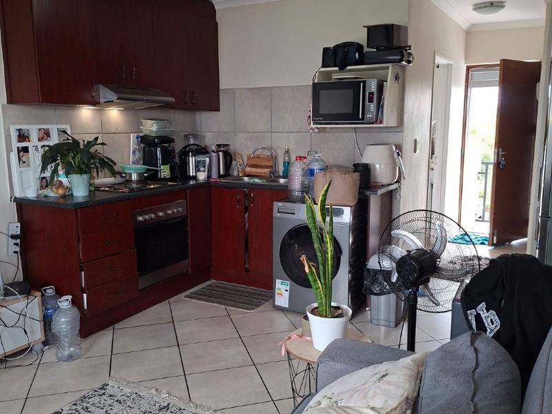 Modern 2 Bedroom Apartment in Popular Buhrein Estate - Photo 3
