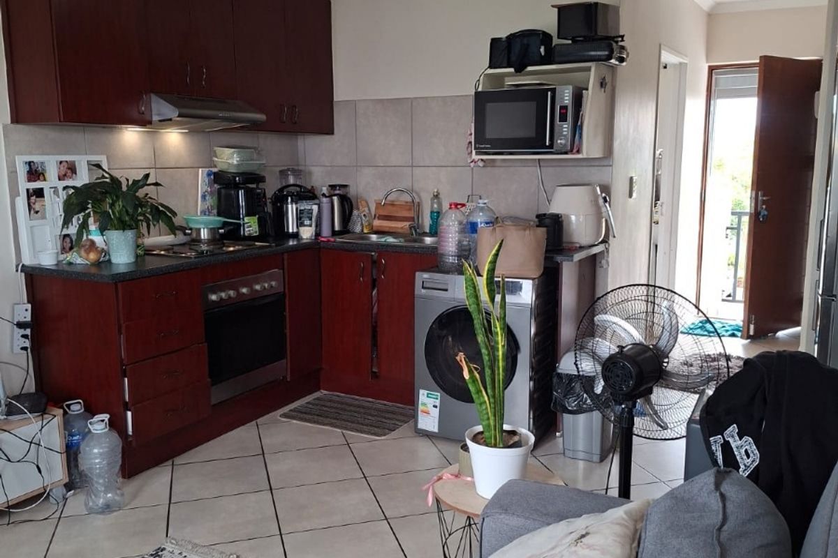 Modern 2 Bedroom Apartment in Popular Buhrein Estate - Photo 3