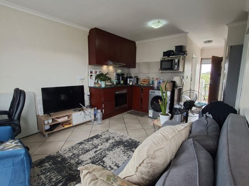 Modern 2 Bedroom Apartment in Popular Buhrein Estate - Photo 4
