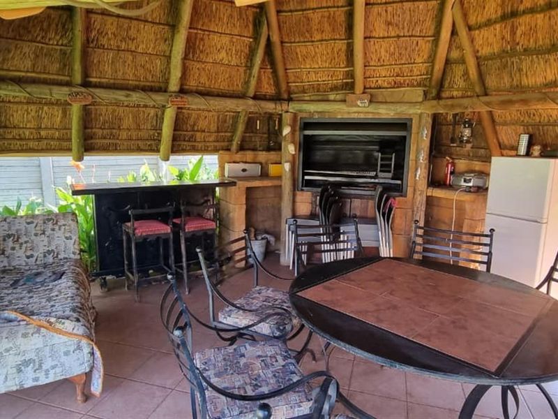 🌟 Stylish Family Living with Entertainer’s Touch in Hadison Park 🌟 - Photo 7