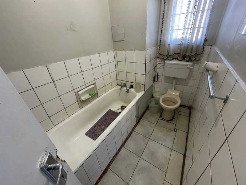 Investment Property for Sale in Sunnyside - Photo 8