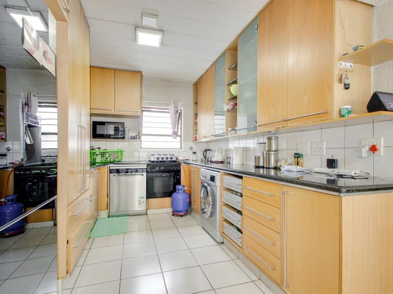 3 bedroom Apartment For Sale in Morningside, Sandton - Photo 8