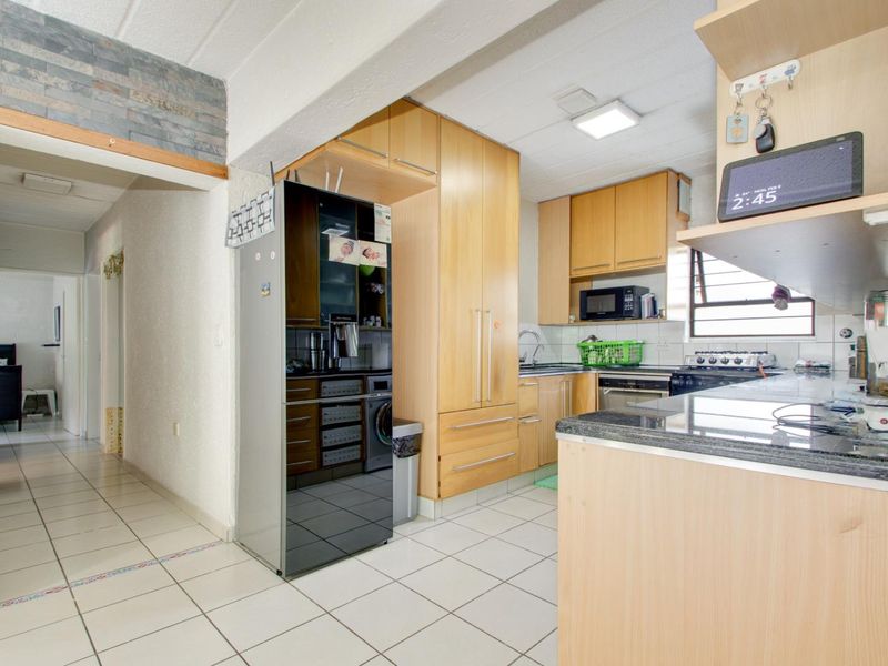 3 bedroom Apartment For Sale in Morningside, Sandton - Photo 9