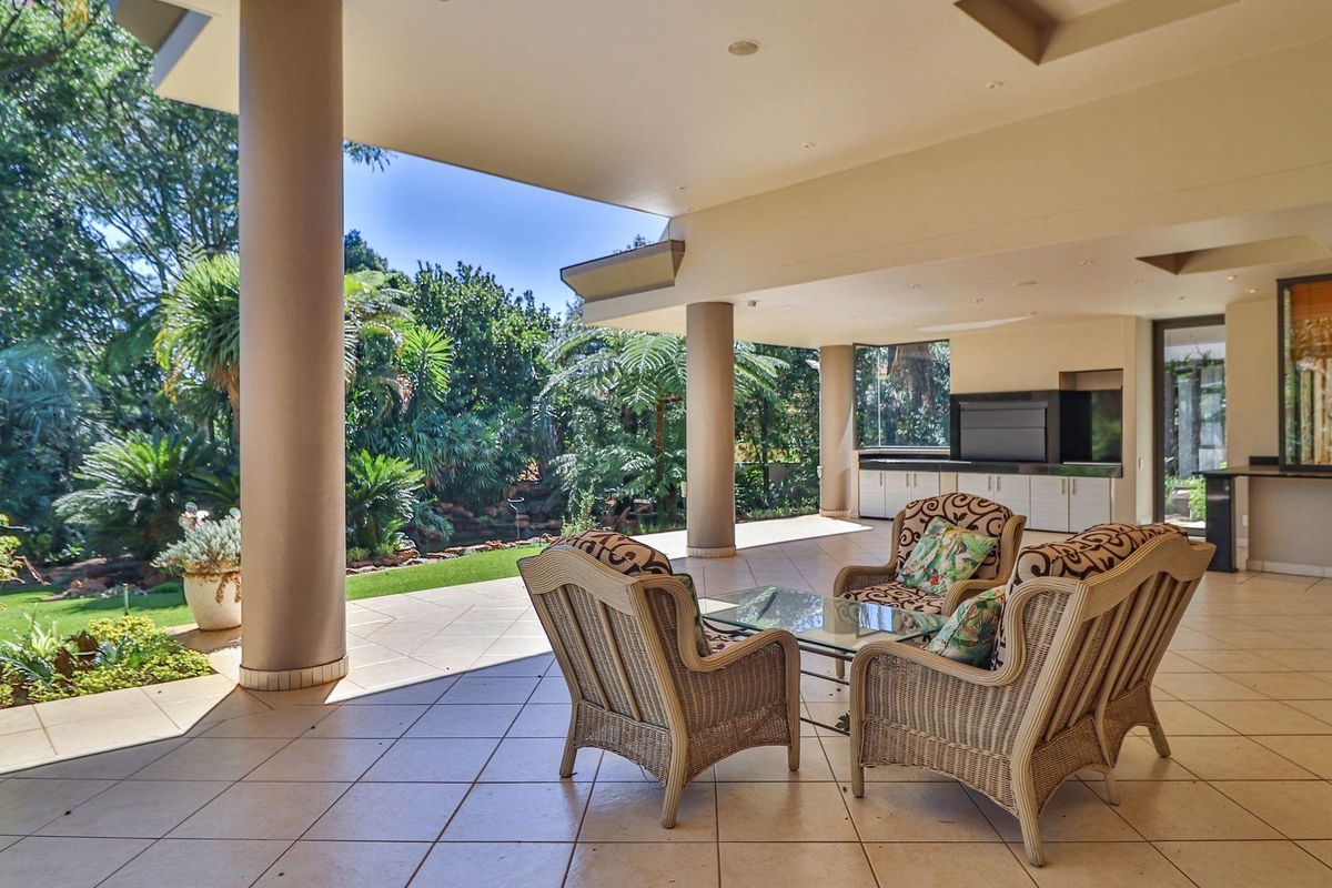 Exclusive Estate in Prestigious Faerie Glen Area - Photo 3
