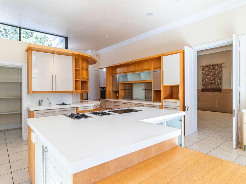 Exclusive Estate in Prestigious Faerie Glen Area - Photo 7