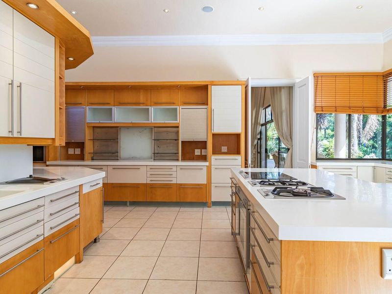 Exclusive Estate in Prestigious Faerie Glen Area - Photo 6