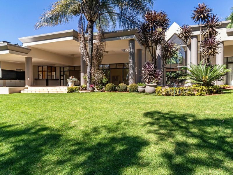 Exclusive Estate in Prestigious Faerie Glen Area - Photo 2