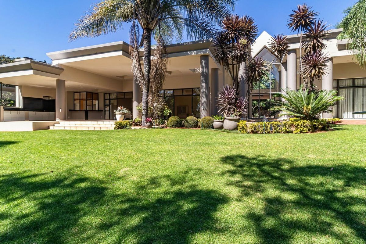 Exclusive Estate in Prestigious Faerie Glen Area - Photo 2
