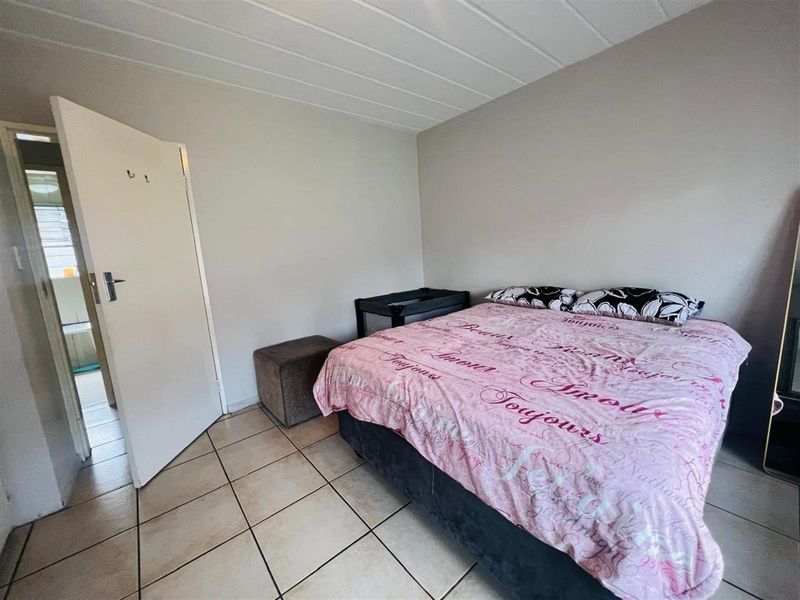 Ground-Floor Apartment For Sale in Ferndale, Randburg - Photo 10