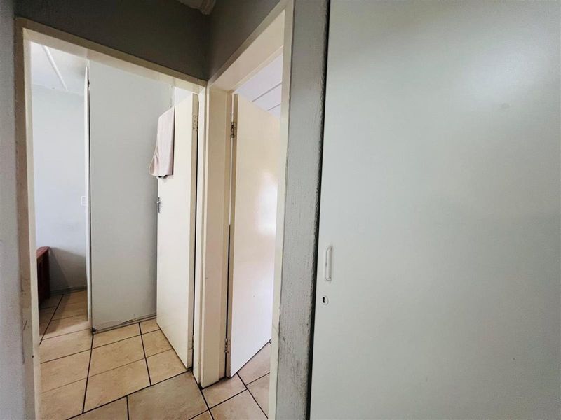 Ground-Floor Apartment For Sale in Ferndale, Randburg - Photo 8
