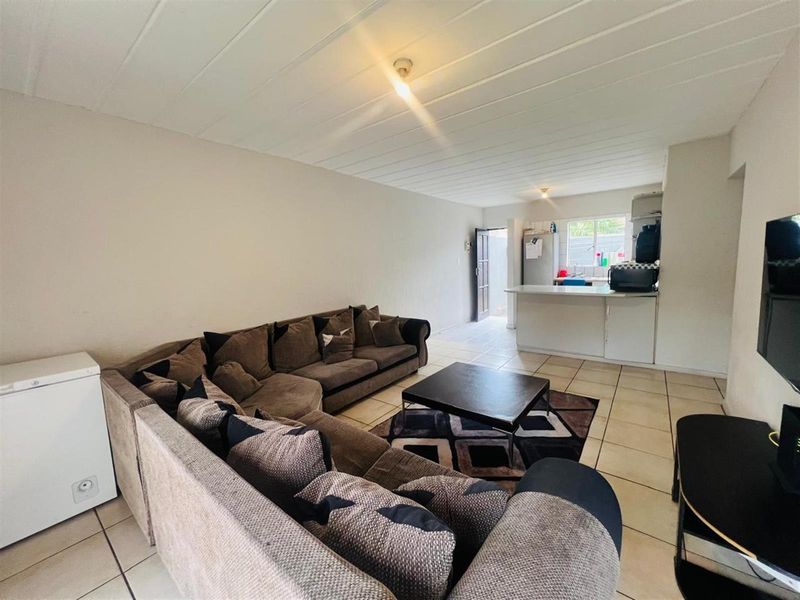 Ground-Floor Apartment For Sale in Ferndale, Randburg - Photo 6