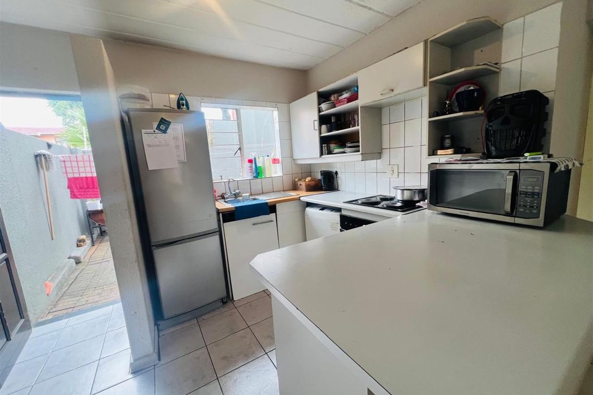 Ground-Floor Apartment For Sale in Ferndale, Randburg - Photo 3