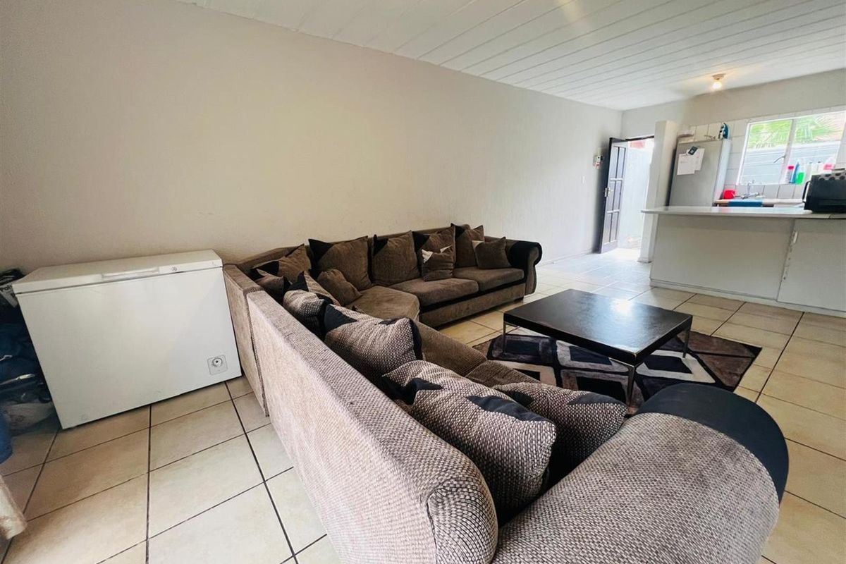 Ground-Floor Apartment For Sale in Ferndale, Randburg - Photo 5