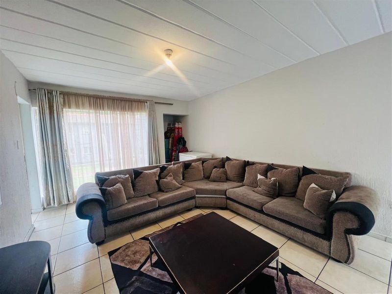 Ground-Floor Apartment For Sale in Ferndale, Randburg - Photo 4