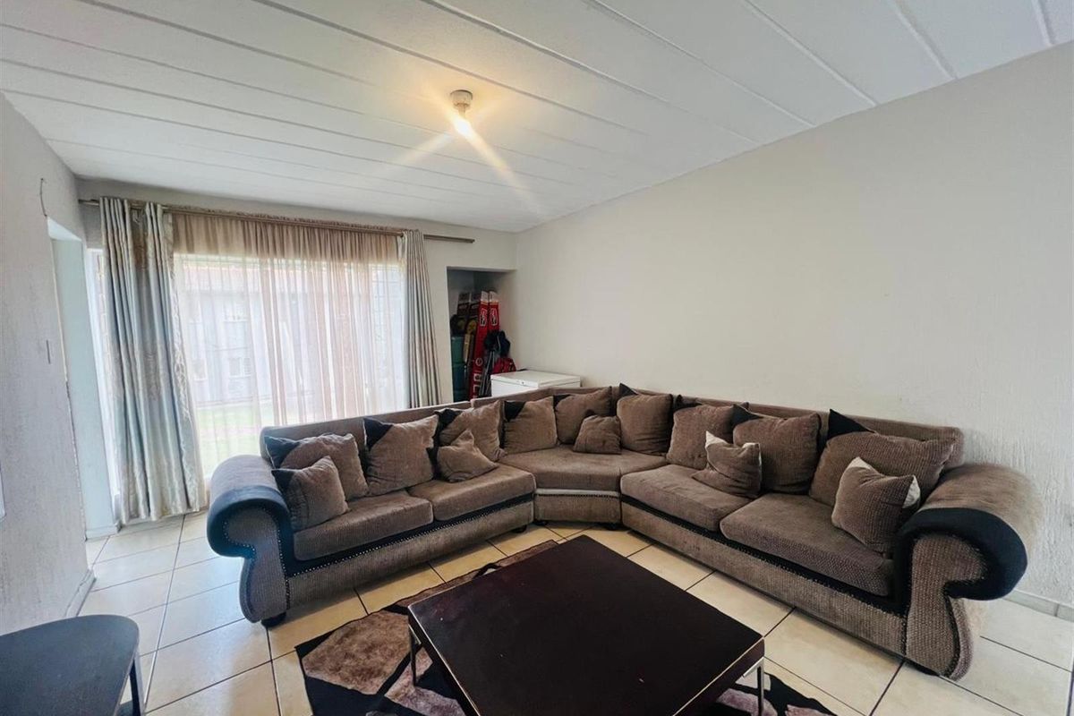 Ground-Floor Apartment For Sale in Ferndale, Randburg - Photo 4