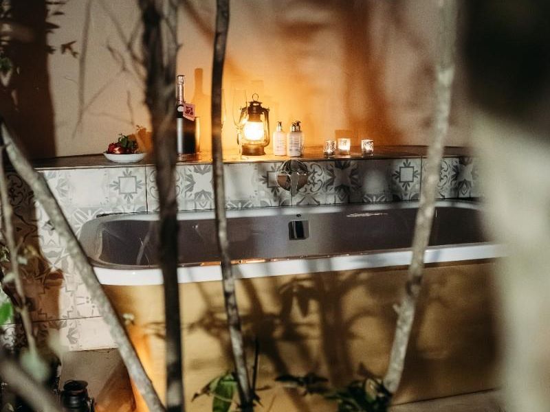 Luxury Bush Lodge For Sale  - Where The World Experiences Africa. - Photo 7