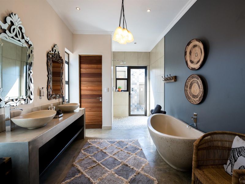 Luxury Bush Lodge For Sale  - Where The World Experiences Africa. - Photo 6