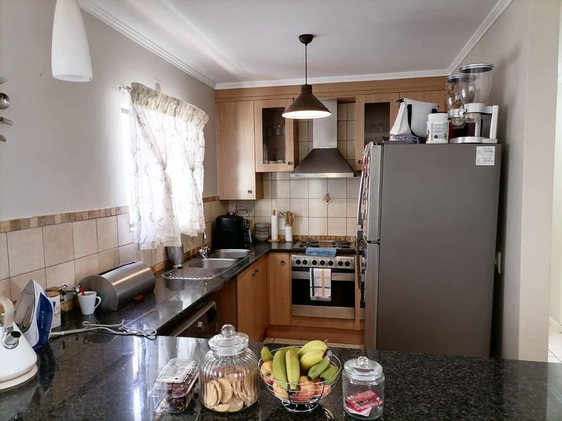 Townhouse for sale in Allen's Nek Roodepoort. - Photo 10