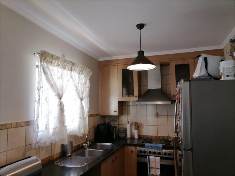 Townhouse for sale in Allen's Nek Roodepoort. - Photo 9