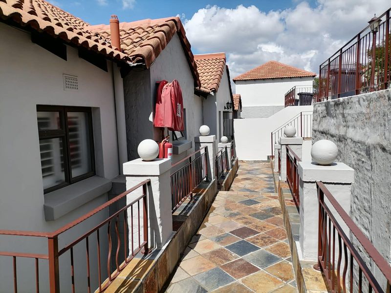 Townhouse for sale in Allen's Nek Roodepoort. - Photo 4