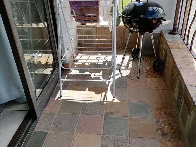 Townhouse for sale in Allen's Nek Roodepoort. - Photo 2