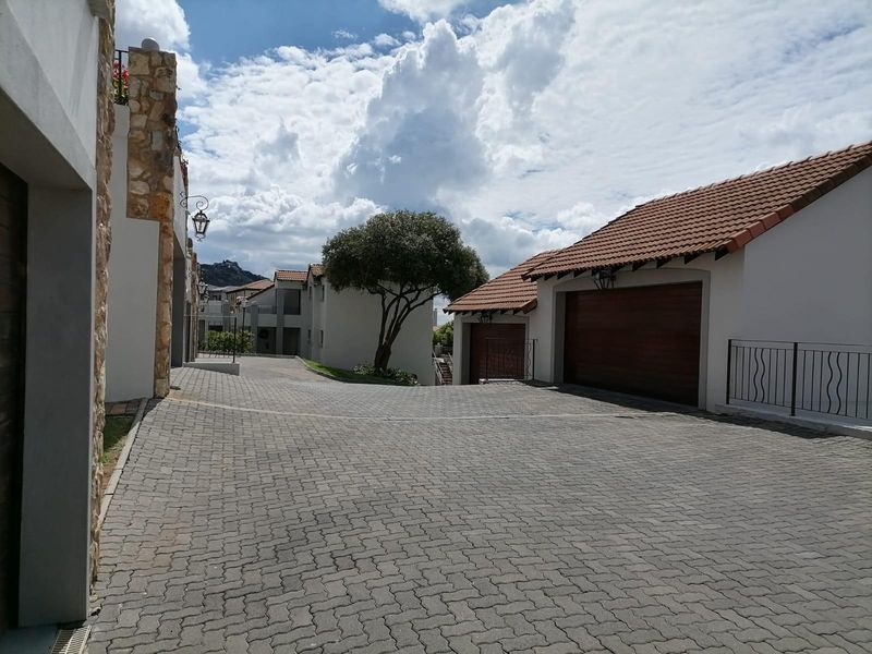 Townhouse for sale in Allen's Nek Roodepoort. - Photo 7