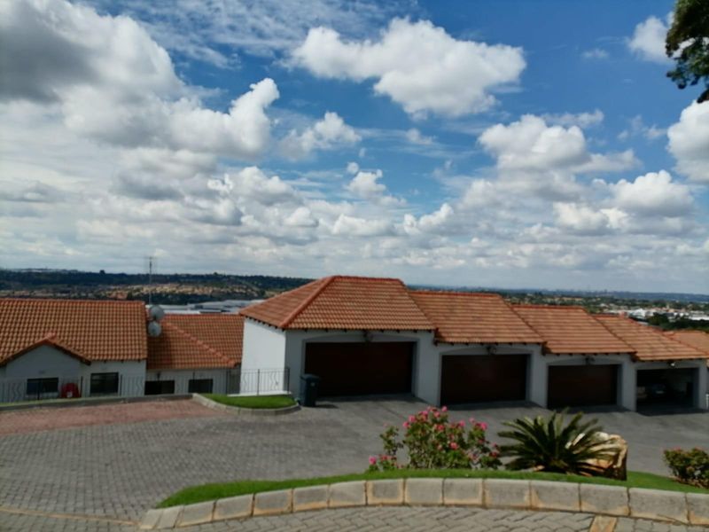 Townhouse for sale in Allen's Nek Roodepoort. - Photo 6