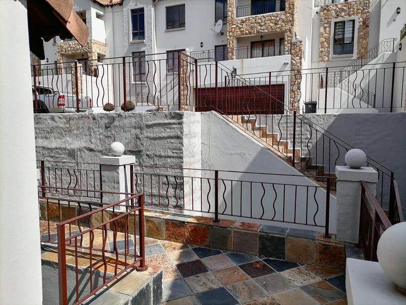 Townhouse for sale in Allen's Nek Roodepoort. - Photo 3