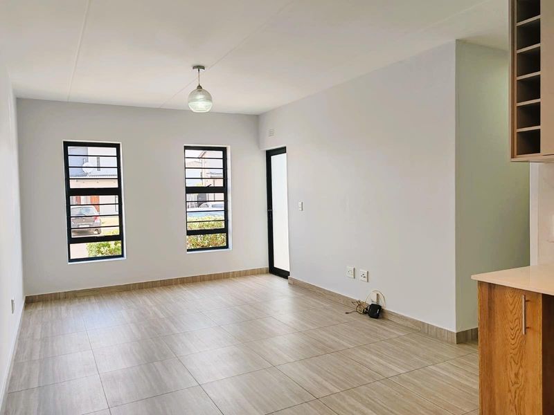Ground Floor | Renovated 2-Bedroom, 2-Bathroom Unit | Parklands North, Blouberg - Photo 6