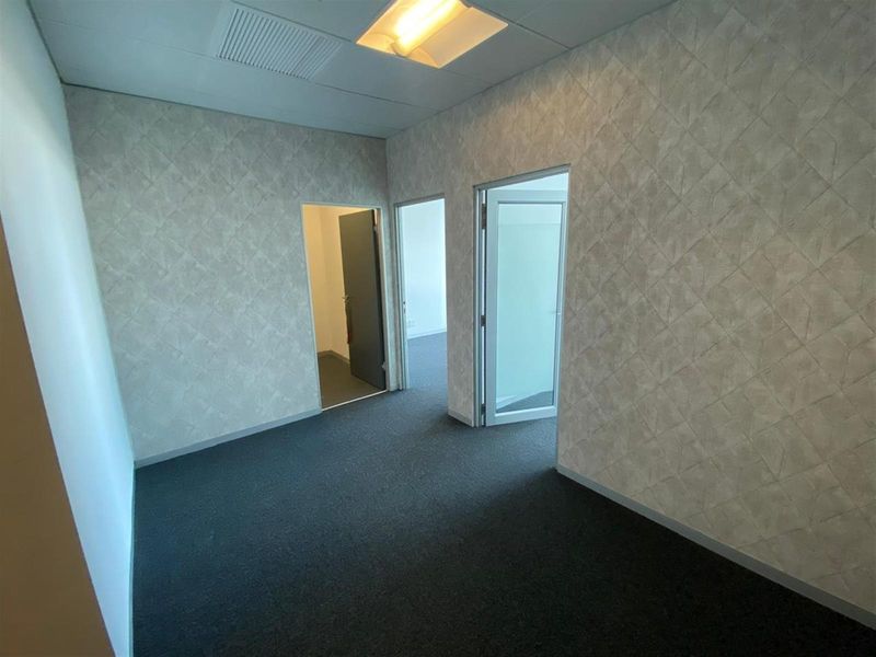 Offices with Harbour Views To Rent in Foreshore, Cape Town - Photo 10