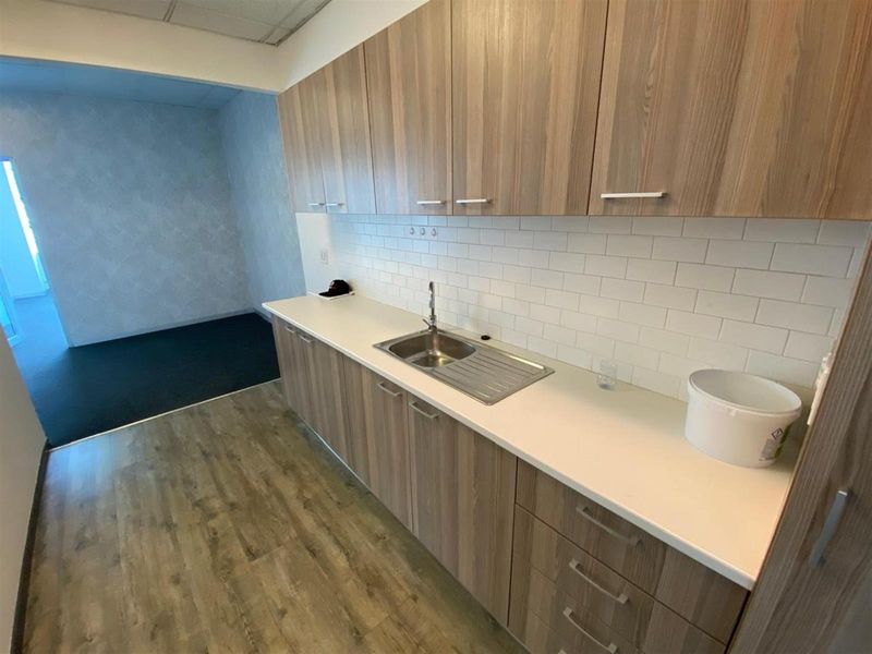 Offices with Harbour Views To Rent in Foreshore, Cape Town - Photo 9