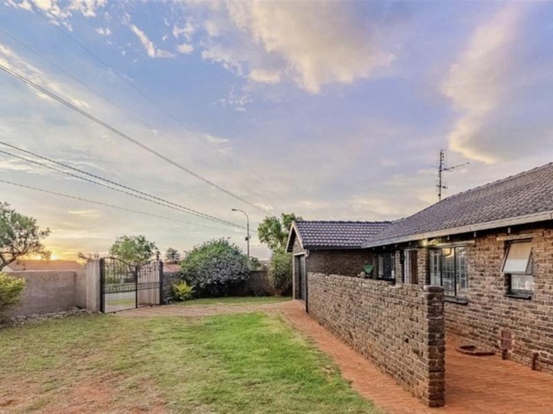 House for Sale in Witpoortjie - Photo 8
