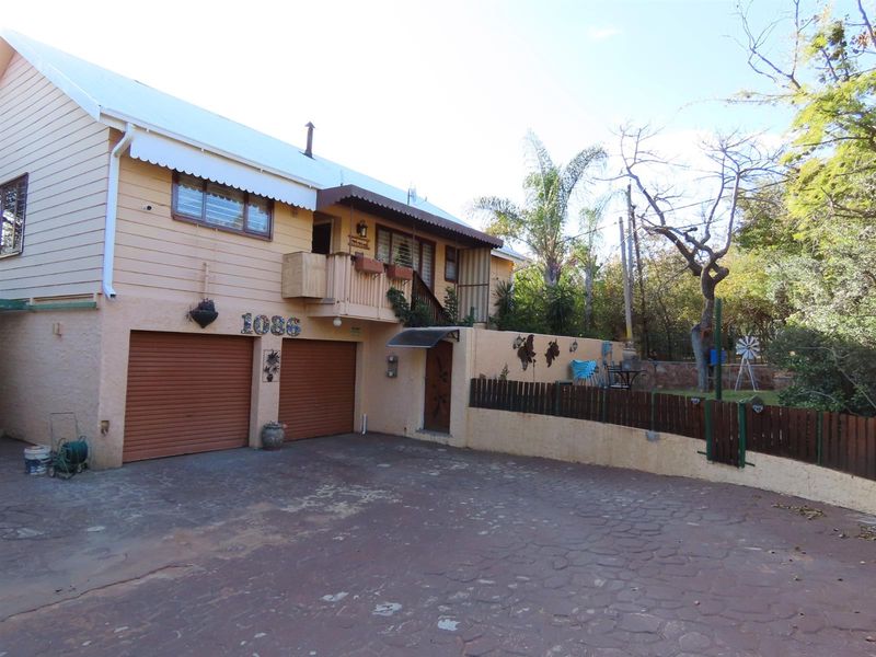 Immaculate Bushveld Home and Outdoor Living - Photo 2