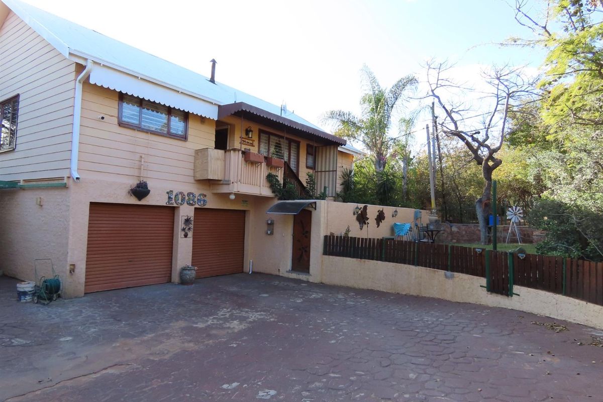 Immaculate Bushveld Home and Outdoor Living - Photo 2
