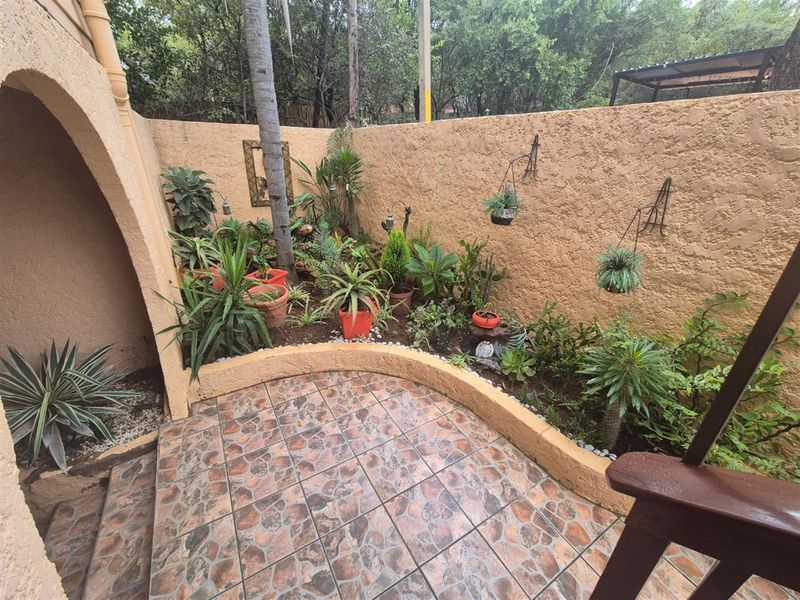 Immaculate Bushveld Home and Outdoor Living - Photo 10