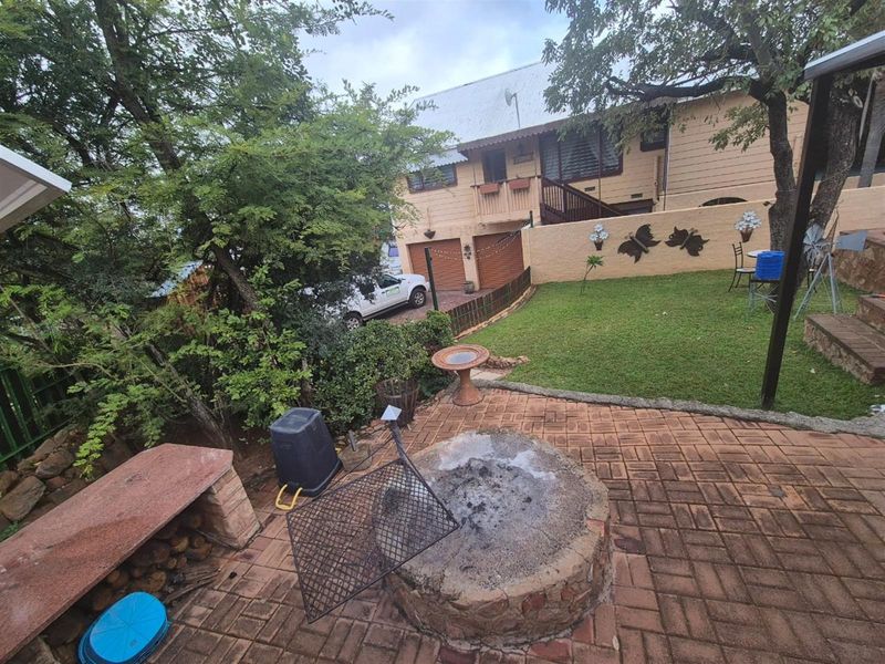 Immaculate Bushveld Home and Outdoor Living - Photo 4