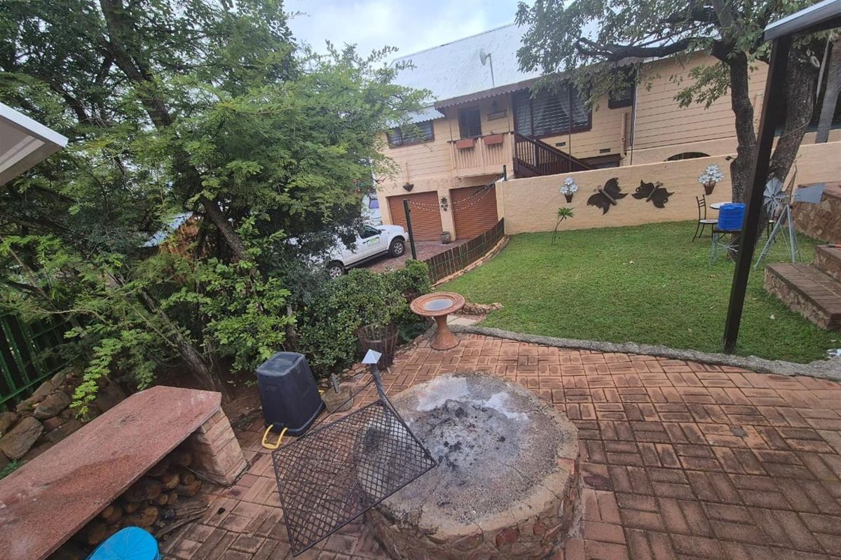 Immaculate Bushveld Home and Outdoor Living - Photo 4