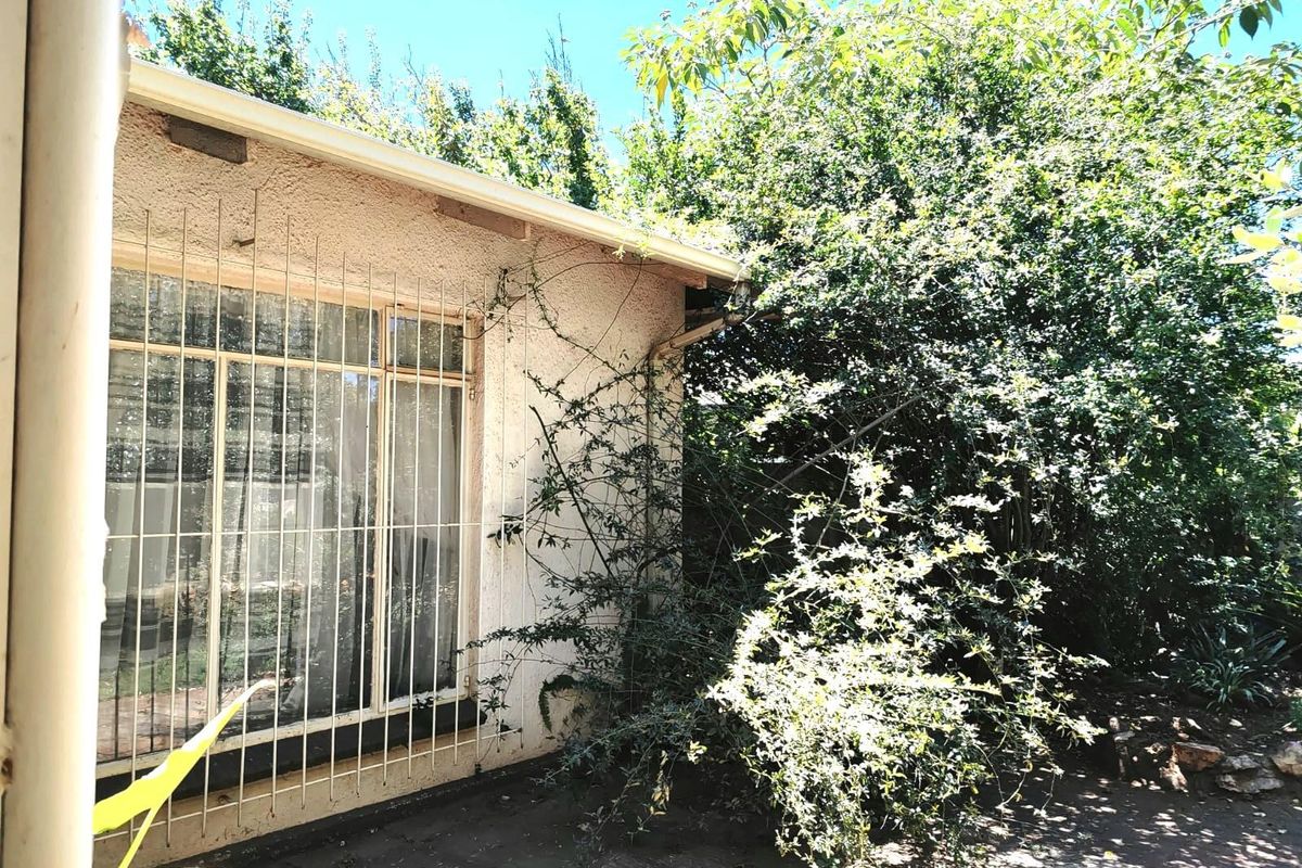 House For Sale in Vanderbijlpark CW 1, Vanderbijlpark CW, Vanderbijlpark - Photo 2