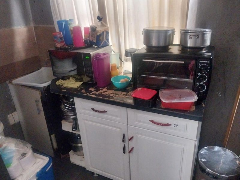 2 Bedroom House For Sale in Diepkloof, Soweto - Photo 7