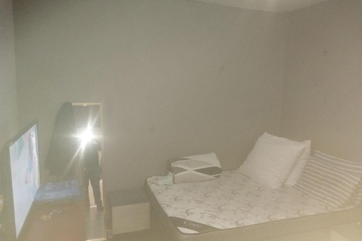 A standard bedroom space with neutral wall finishes, suitable for a variety of bedroom configurations.