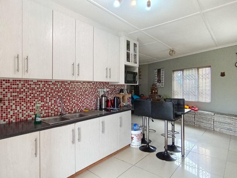 4-bedroom house for sale - Photo 6