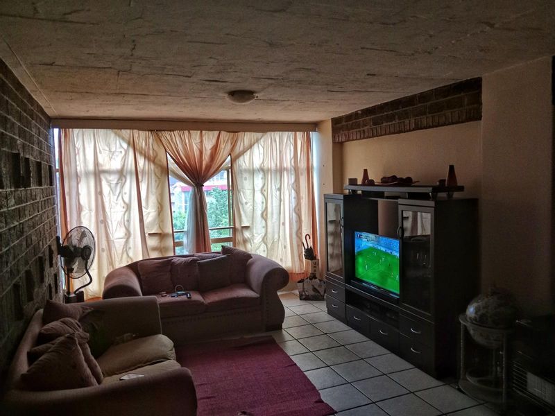 Modern and Secured Apartment For Sale in Sunnyside Ideal for First Time Buyers and Investors - Photo 9