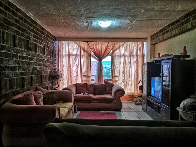 Modern and Secured Apartment For Sale in Sunnyside Ideal for First Time Buyers and Investors - Photo 8