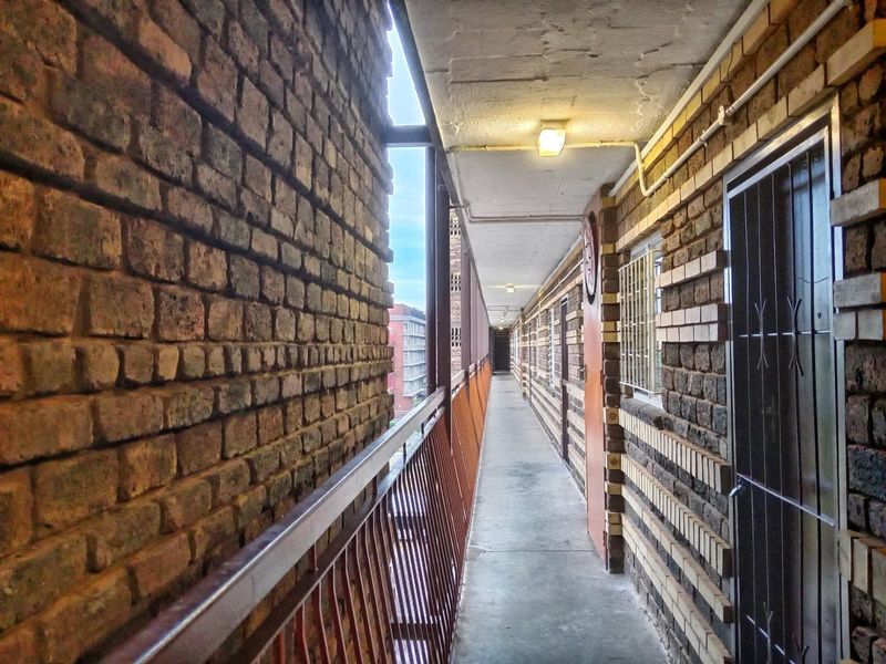 Modern and Secured Apartment For Sale in Sunnyside Ideal for First Time Buyers and Investors - Photo 4