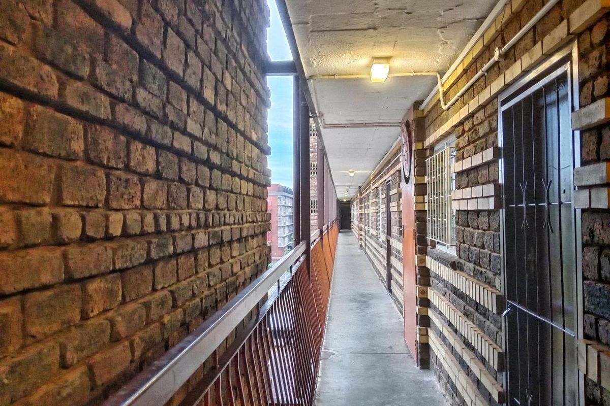 Modern and Secured Apartment For Sale in Sunnyside Ideal for First Time Buyers and Investors - Photo 4