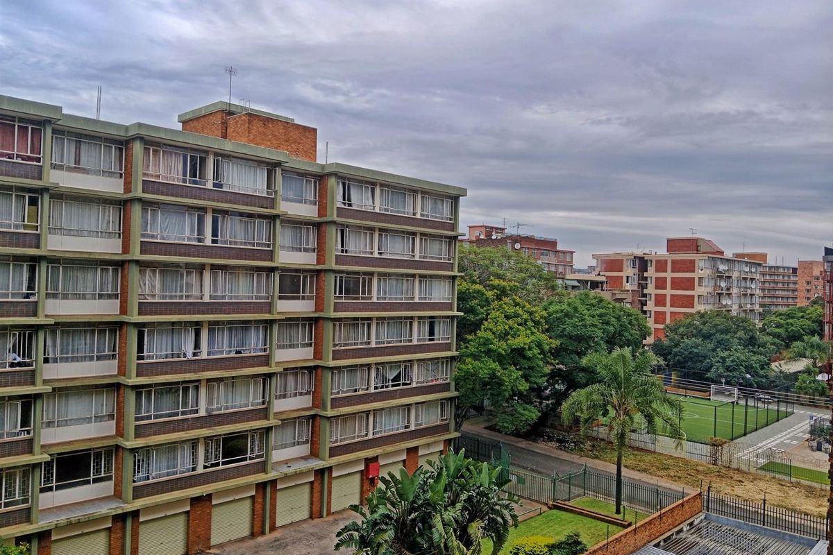 Modern and Secured Apartment For Sale in Sunnyside Ideal for First Time Buyers and Investors - Photo 5